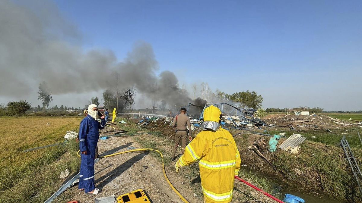 Výbuch v thajské továrně na zábavní pyrotechniku zabil 23 lidí